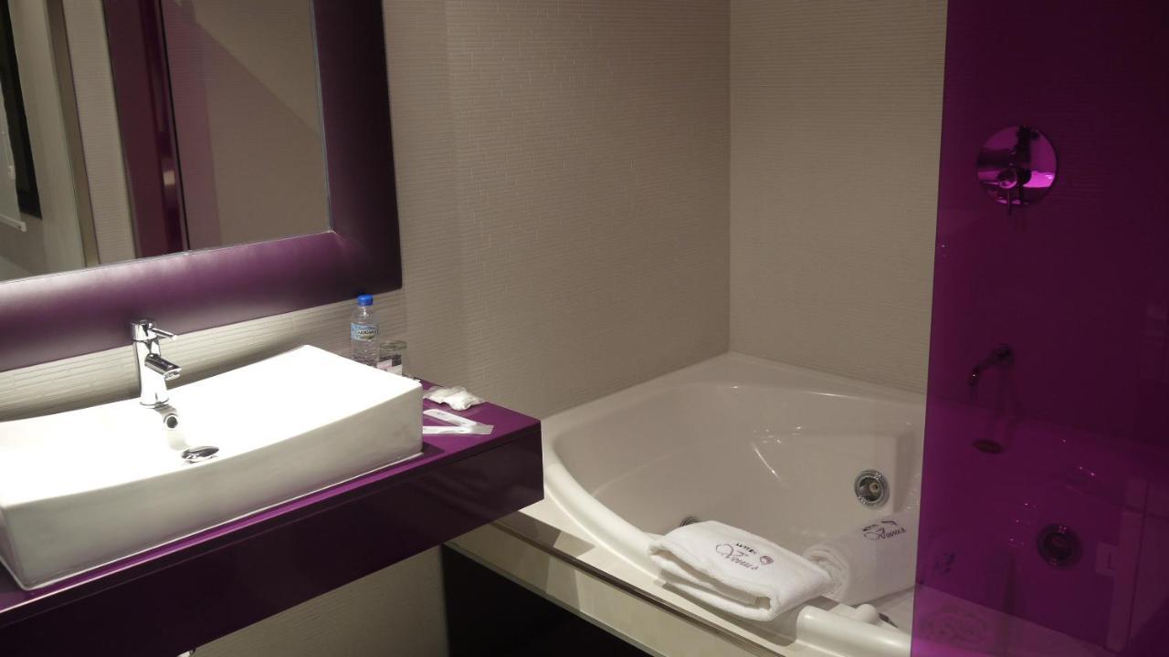 V Hotel อาร์โรโยโมลีโนส ภายนอก รูปภาพ