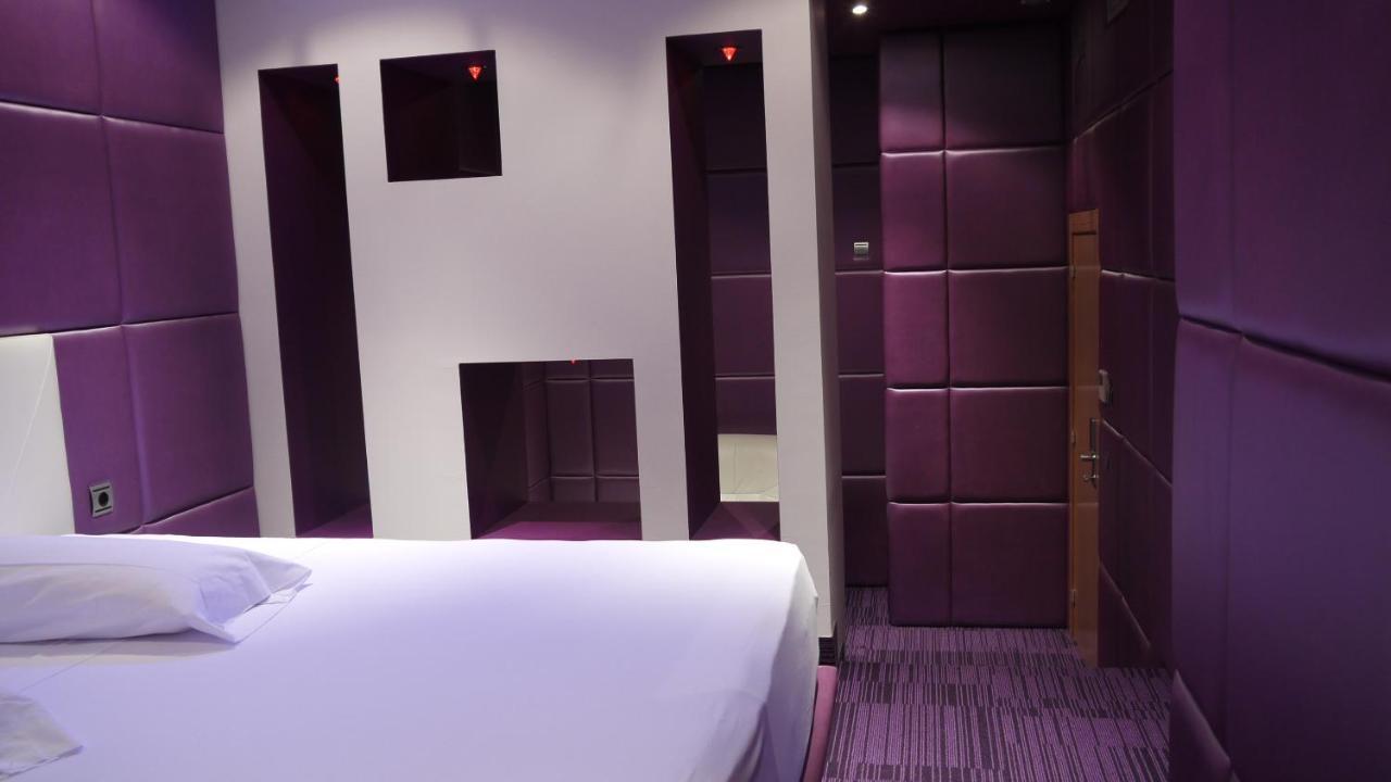 V Hotel อาร์โรโยโมลีโนส ภายนอก รูปภาพ